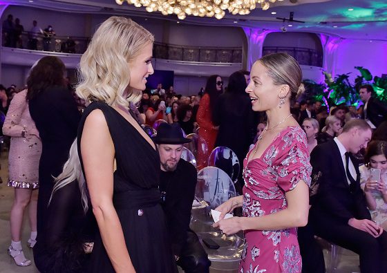 Пэрис Хилтон и Николь Ричи встретились на премии в Лос-Анджелесе