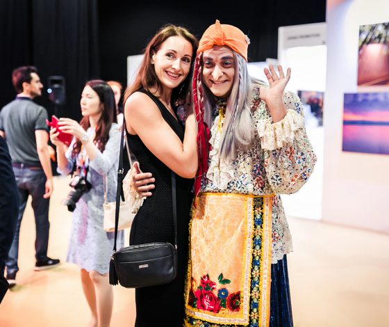 Без метлы, но с красотками-внучками: что Баба Яга делала в Дубае?