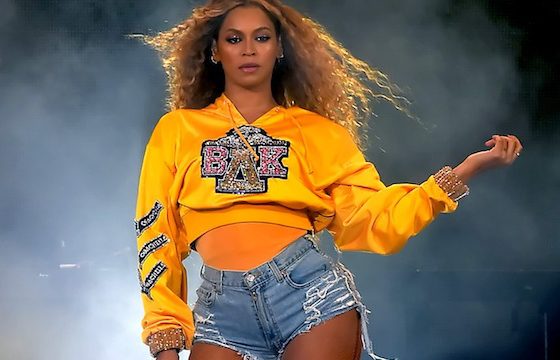 Портрет Бейонсе на губах. Смотри, как круто!