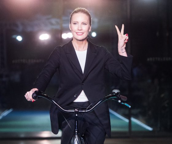 Елена Летучая, Регина Тодоренко и Надежда Сысоева на презентации  велосипедов Electra