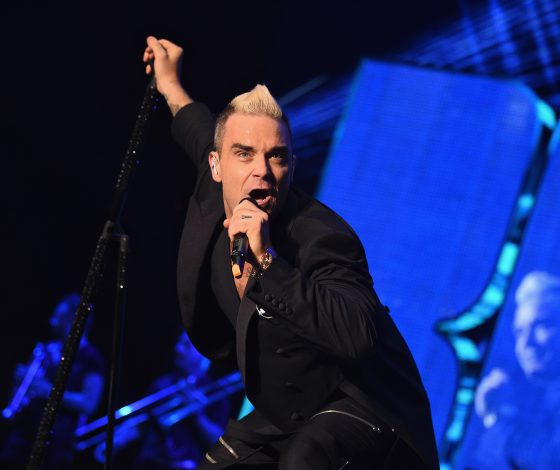 Робби Уильямс набил на груди лицо… Робби Уильямса