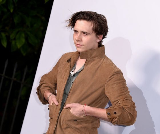 Уже не удивляемся: Бруклин Бекхэм гуляет с новой девушкой