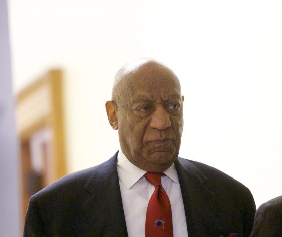 Комика Билла Косби признали виновным в изнасиловании