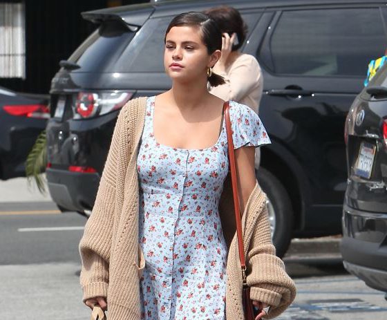 Пока Бибер целуется на улицах, что делает Селена?