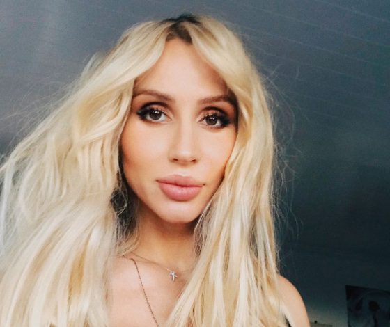 Секси мама: Светлана Лобода снялась с новорожденной дочкой для обложки глянца