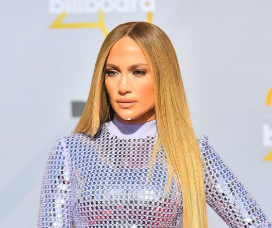 Ничего себе! У Дженнифер Лопес ультрадлинные волосы! Смотри фото!