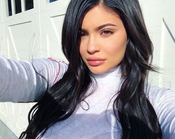 Кайли Дженнер снова показала дочку и рассказала о материнстве