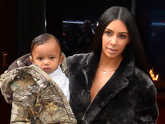 Найди пять отличий: Сейнт Уэст и детское фото Канье