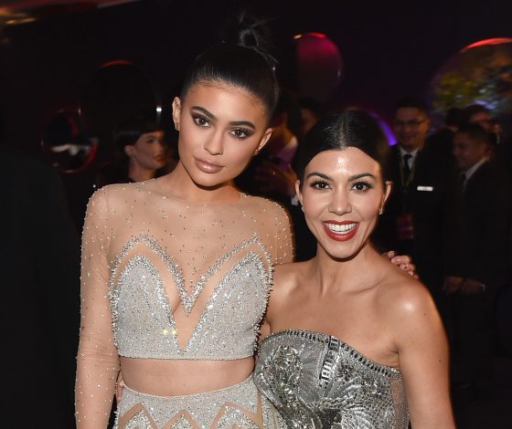 Полный обзор коллекции косметики Кайли Дженнер и Кортни Кардашьян