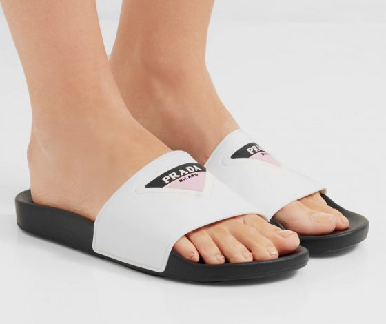 Prada, Palace x adidas или Gucci: главные шлепанцы сезона