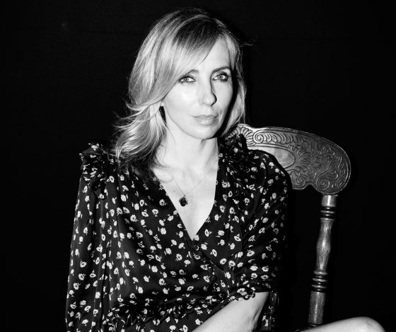 Светлана Бондарчук, Юлия Барановская и Полина Аскери на театральном перфомансе «От сердца к сердцу»