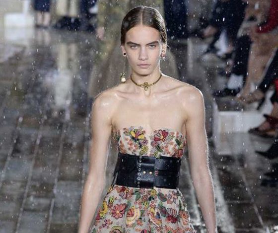 На территории замка и под дождём: все о круизном показе Dior