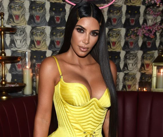 Ким Кардашьян повторила знаковый образ Versace из 90-х