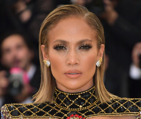 Топ-3 бьюти-средства из косметички Дженнифер Лопес