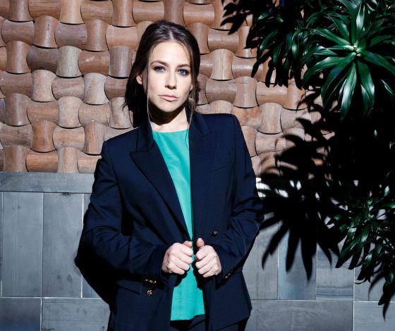 Где можно встретить Юлию Барановскую, Ирину Дубцову и Эмина Агаларова?