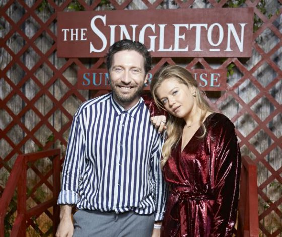 Маша Ивакова, Юрий Столяров и Александра Маниович на pop-up вечеринке The Singleton Summer House