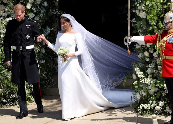 Меган Маркл или Кейт Миддлтон? Чье свадебное платье круче? Голосуй!