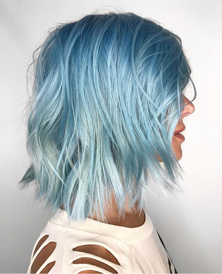 Какой цвет сочетается с голубым цветом волос