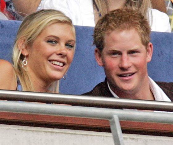 За пару дней до свадьбы принц Гарри говорил по телефону с бывшей. И она рыдала!