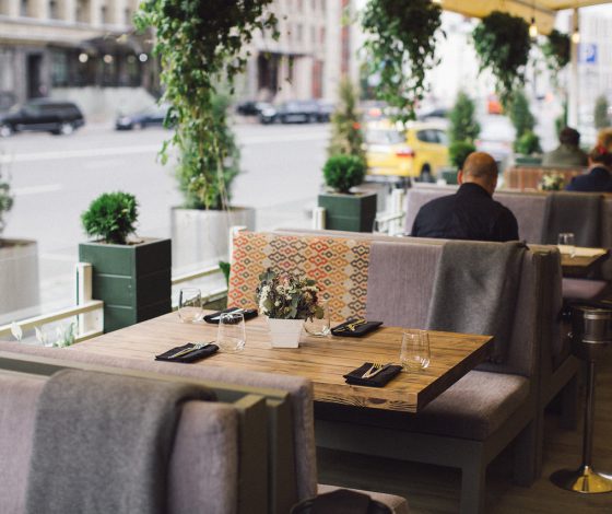 Ресторан «Южане»: летняя веранда для большой компании