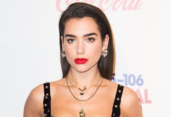 Что надо знать о мегапопулярной певице Дуа Липе, которая выступила в финале Лиги Чемпионов?