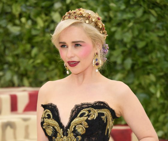 Макияж Эмилии Кларк на Met Gala. Решишься повторить такой румянец?