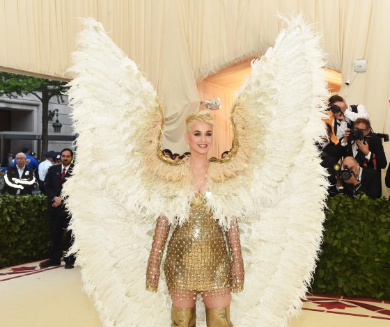 Без Блума, но с крыльями: Кэти Перри в костюме ангела на Met Gala 