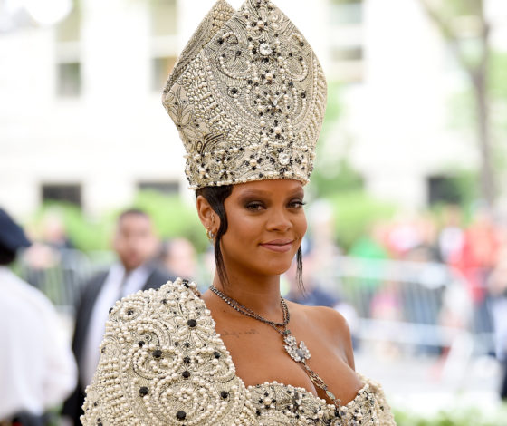Рианна не пришла на Met Gala! Выясняем, почему
