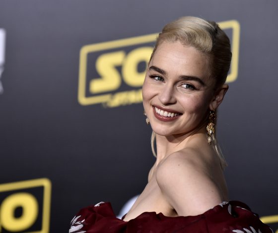 Топ средств для сияющей кожи: выбор Эмилии Кларк