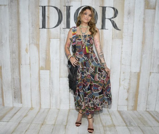 Пэрис Джексон ушла с показа Dior. Почему все недовольны?