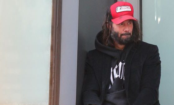 Что с тобой, Киану? Уставший Ривз на съемках фильма