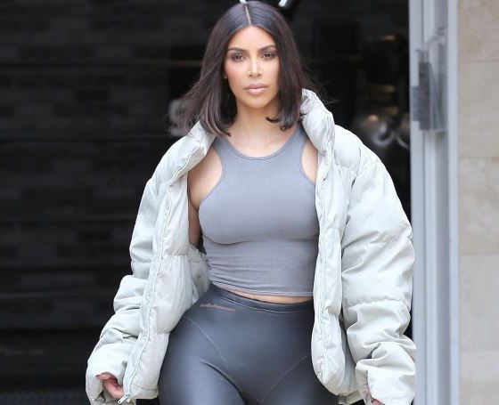 Главная фанатка: новый выход Ким Кардашьян в Yeezy