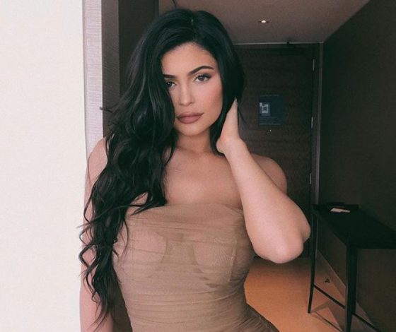 Новый выход: Кайли Дженнер на открытии своего нового магазина косметики