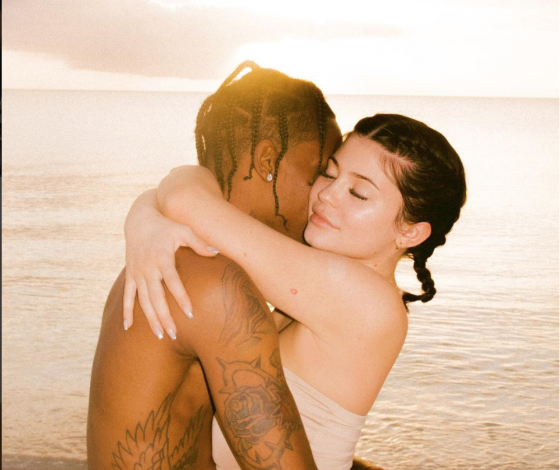 Так романтично! Кайли Дженнер в клипе Трэвиса Скотта