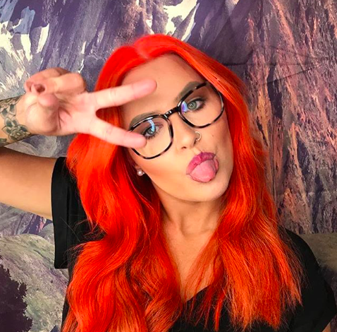 Новый Insta-тренд в окрашивании: неоново-оранжевые волосы