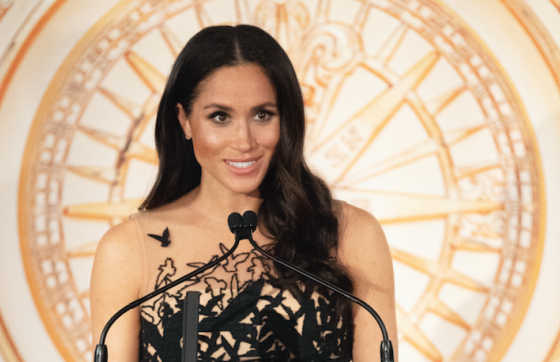 Они тебе нужны! Свадебный флорист Меган Маркл выпустила коллекцию украшений для волос