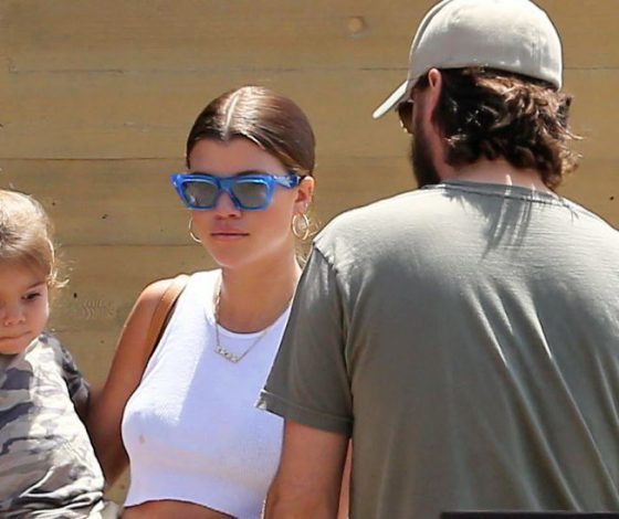 Как семья. София Ричи гуляет со Скоттом Дисиком и его детьми