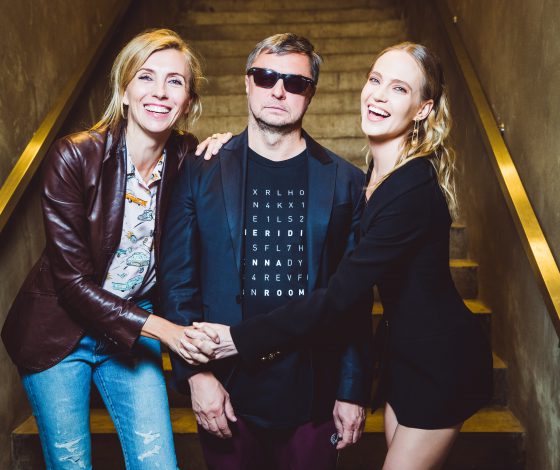 Светлана Бондарчук, Андрей Малахов и Наталья Чистякова-Ионова на открытии выставки Славы Филиппова