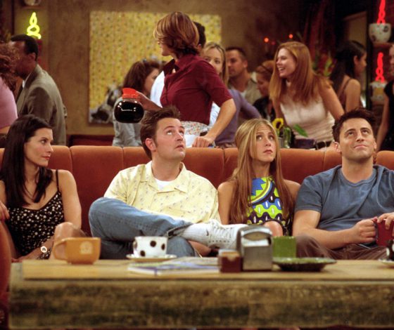 Для всех фанатов «Друзья»! Легендарный диван теперь можно купить