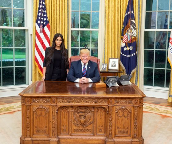 Встреча Ким Кардашьян с Дональдом Трампом: лучшие мемы