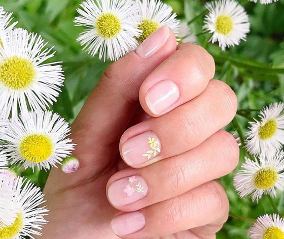 10 идей стильного маникюра для летнего настроения