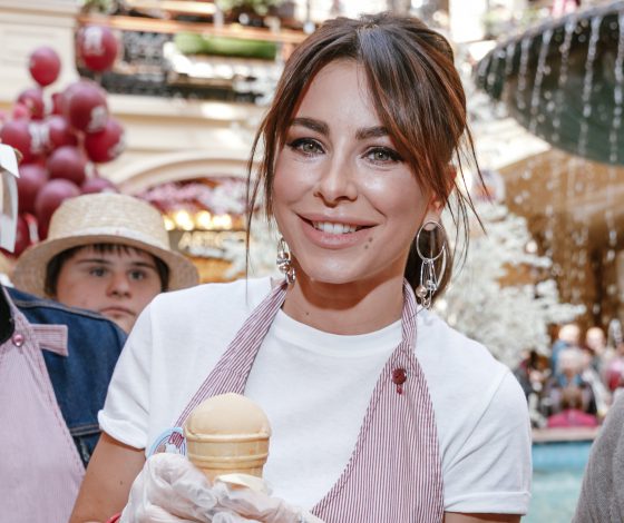 Ани Лорак, Татьяна Навка и Кристина Орбакайте на дне мороженого в ГУМе 