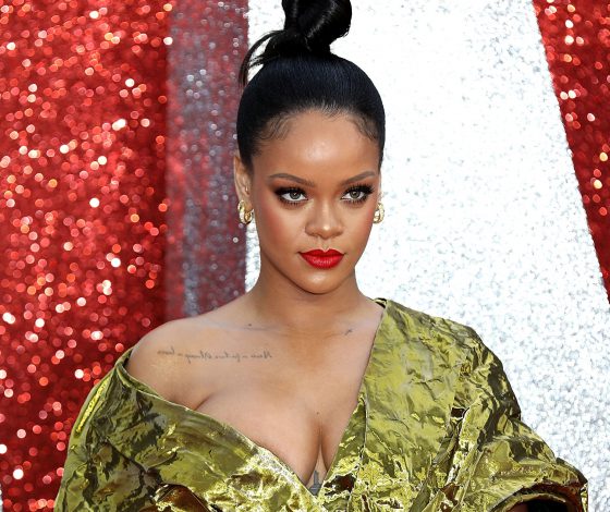 Идеальная! Рианна на презентации нового автомобиля