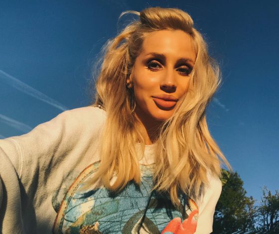 В прекрасной форме! Светлана Лобода показала идеальный шпагат