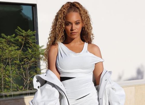 Не знаешь, что надеть? Топ летних выходов звезд для вдохновения