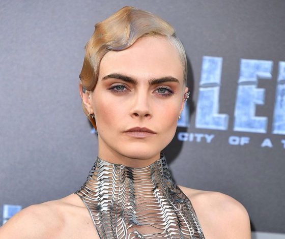 Любовный треугольник Кары Делевинь: Пэрис Джексон или Эшли Бенсон?