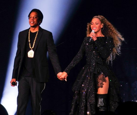 Вот дают: Джей Зи и Бейонсе снялись с чужими детьми для семейных фото