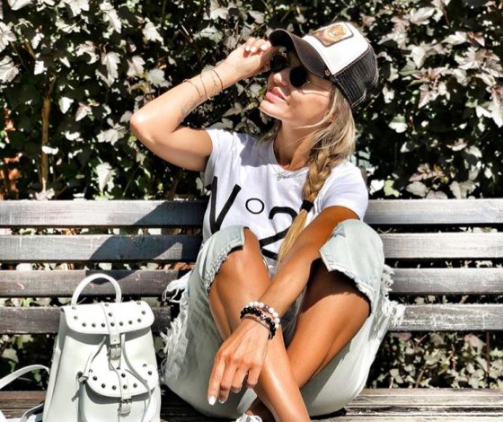 Как жены футболистов поддерживают российскую сборную?