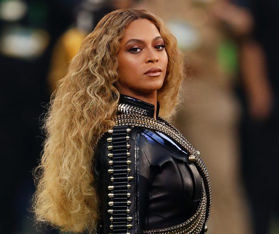 Бейонсе пришлось спасать во время концерта! Что случилось?