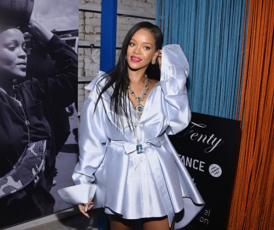 Какая красотка! Рианна на благотворительном вечере своего фонда